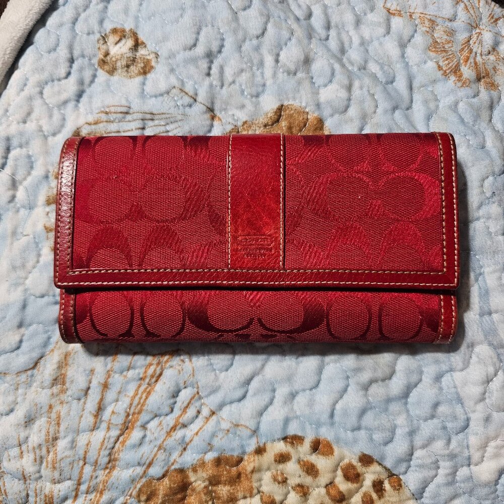 2005 Vintage Y2K Coach Hampton Wallet in Monochrome Red Signature Jacquard